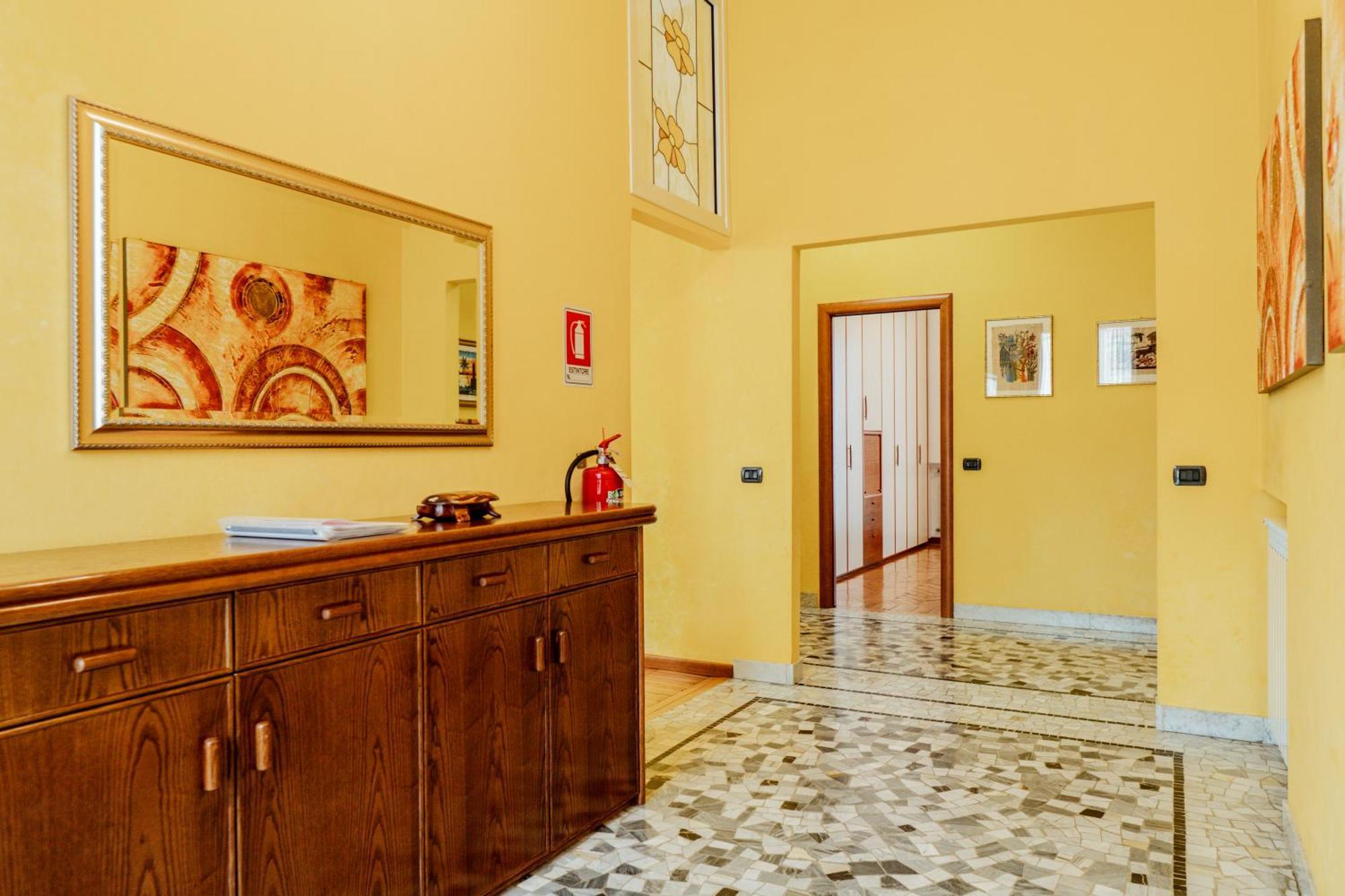 Casa vacanze - House Stop&Go Busto Arsizio Esterno foto